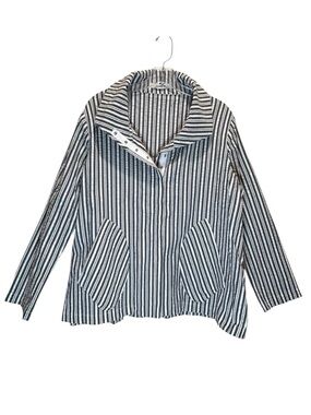 Vitamin Women’s Navy and White Striped Seersucker Lightweight Jacket - Large